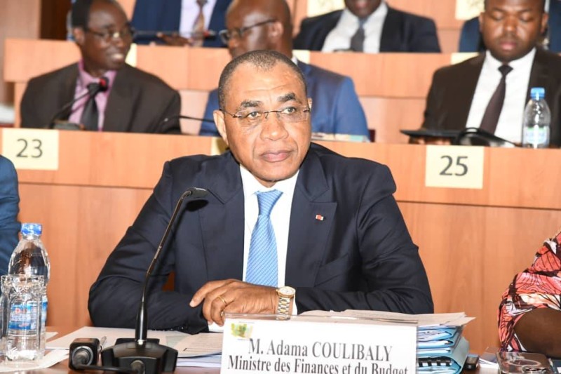 FAUX : le ministre ivoirien des Finances et du budget n’a pas été interpellé en Allemagne avec une mallette d'un million de dollars