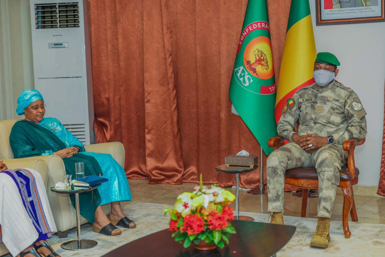 Mali : Assimi Goïta échange avec les ministres de l'Action humanitaire de l'AES