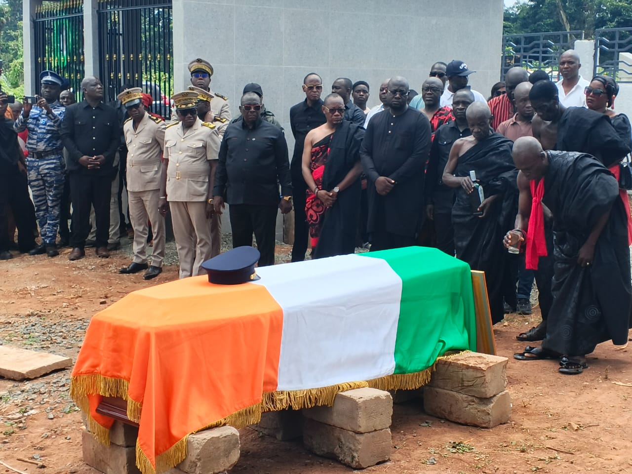 Côte d’Ivoire : le colonel-major Martin Fofié Kouakou inhumé dans son village natal