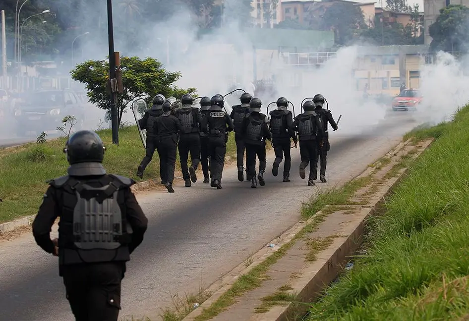Marche de l’opposition : les forces de l’ordre prennent le contrôle des rues à Abidjan, 237 interpellations