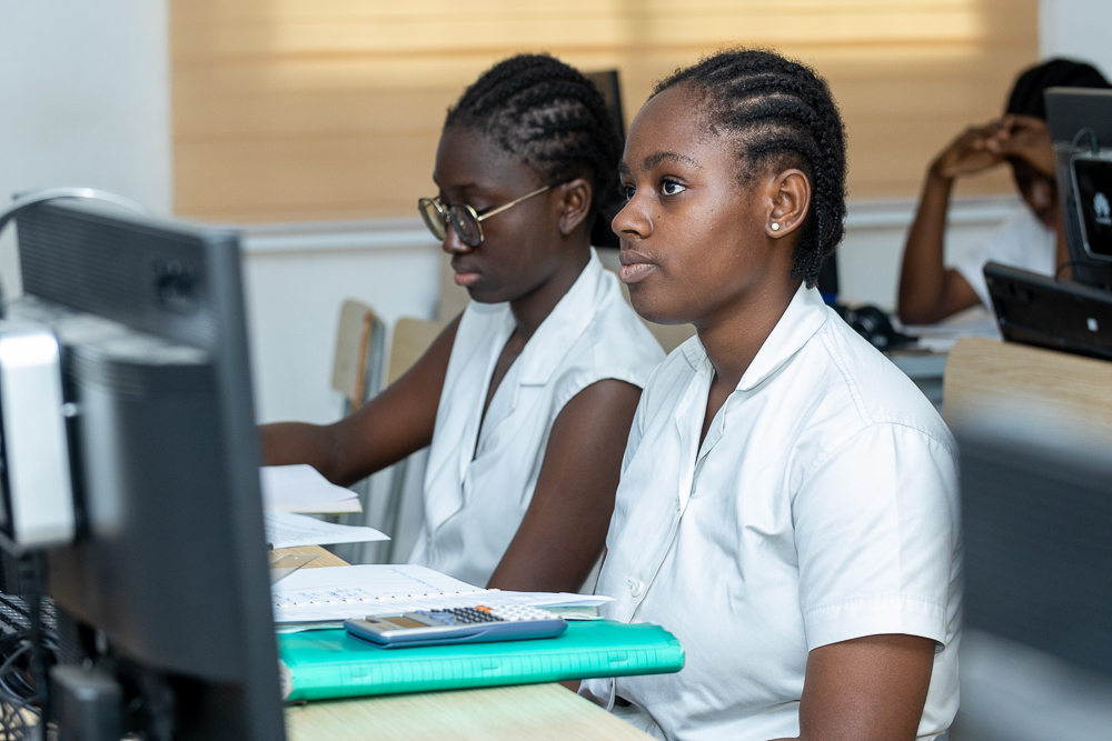 Côte d’Ivoire : l’opération “Prépa du Bac” numérique connecte plus de 600 élèves dans 31 établissements
