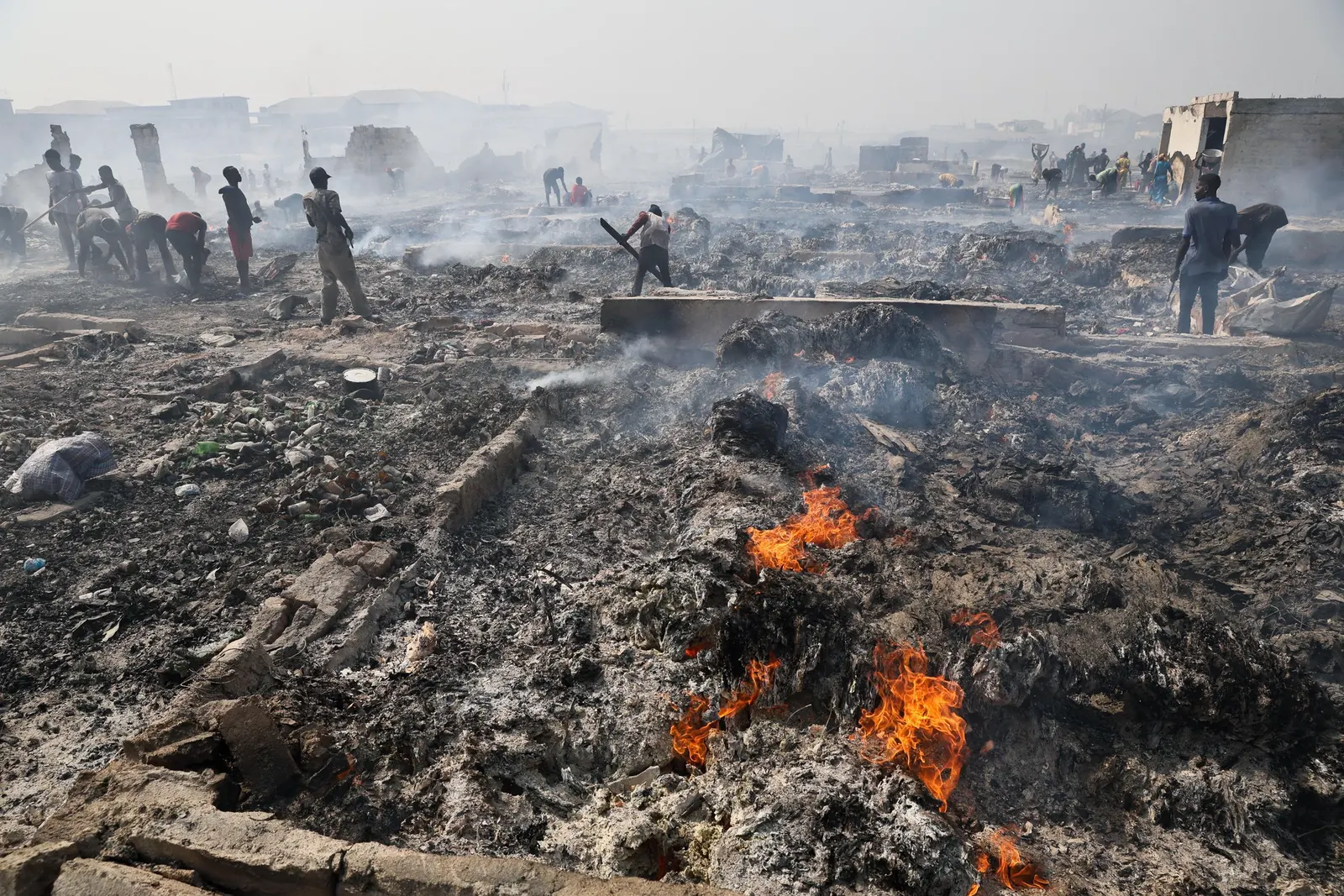 Incendie au marché Kennedy de Bouaké : des dizaines de magasins ravagés