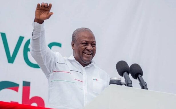 Présidentielle ghanéenne: le candidat du parti au pouvoir reconnaît sa défaite, victoire de John Mahama