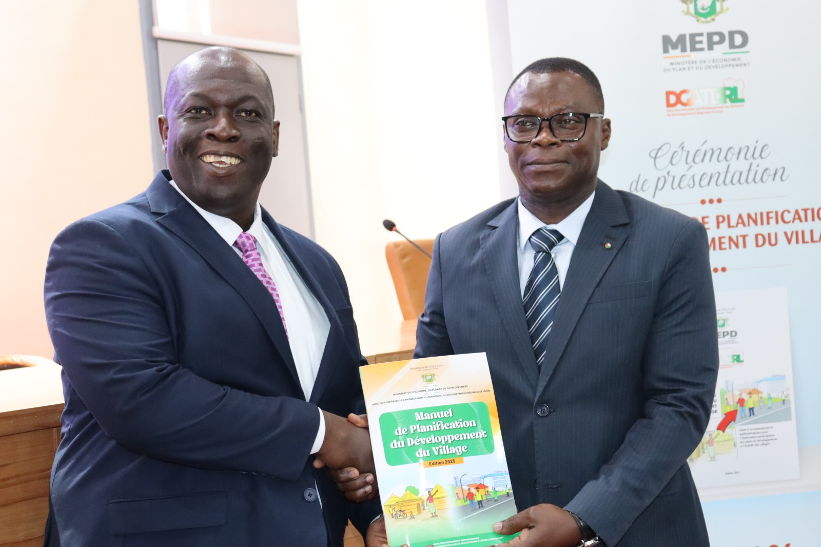 Présentation à Abidjan d’un manuel de planification du developpement des villages