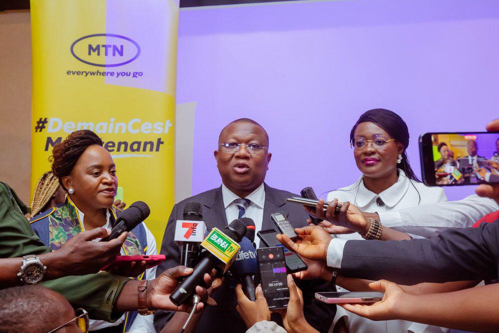 MTN finance cinq bourses annuelles pour des médias ivoiriens