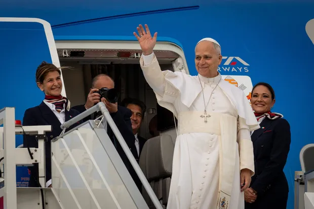 Le Pape Léon XIV entame son voyage en Afrique, Donald Trump l’attaque de nouveau