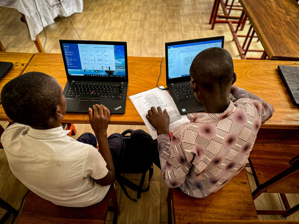 Un nouveau livre blanc la protection des enfants sur Internet en Afrique