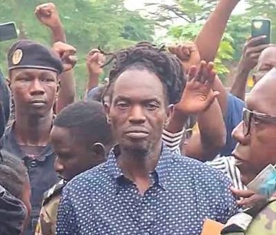 Mali : Ras Bath et « Rose, la vie chère » condamnés à 10 ans de prison