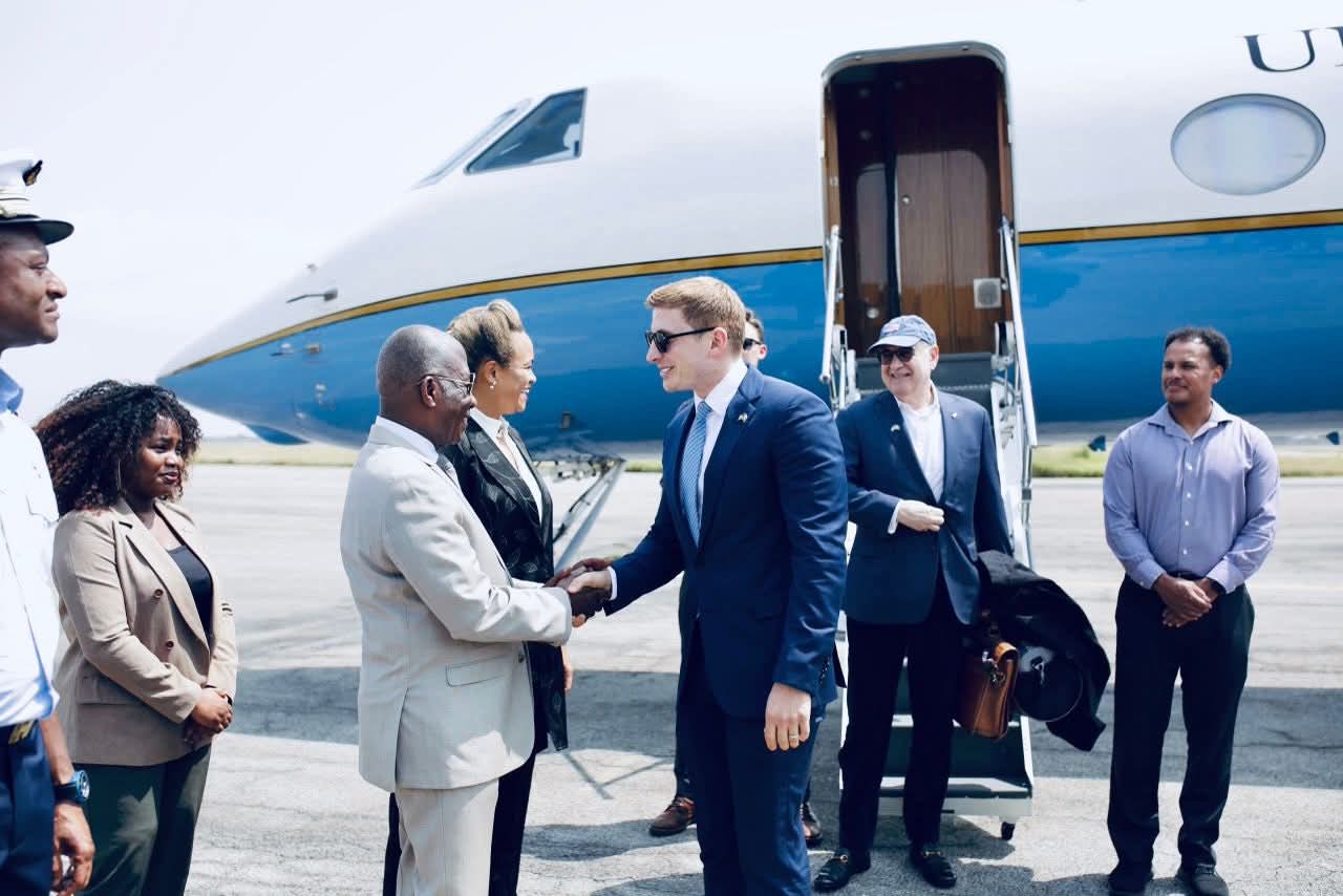 Arrivée à Abidjan du sous-secrétaire d'État américain aux Affaires économiques pour l'investiture de Ouattara